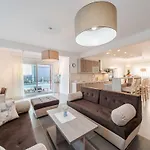 Deluxe Four Bedroom With Sea View And Private Pool 5 * Debeljak