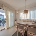 Deluxe Four Bedroom With Sea View And Private Pool 5 *