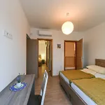Deluxe Four Bedroom With Sea View And Private Pool 5 וילה