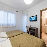 Willa Deluxe Four Bedroom With Sea View And Private Pool 5 Debeljak