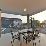וילה Deluxe Four Bedroom With Sea View And Private Pool 5 Debeljak