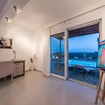 Deluxe Four Bedroom With Sea View And Private Pool 5 *