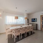Deluxe Four Bedroom With Sea View And Private Pool 5 *