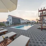 וילה Deluxe Four Bedroom With Sea View And Private Pool 5 Debeljak