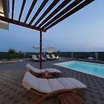 Deluxe Four Bedroom With Sea View And Private Pool 5 וילה