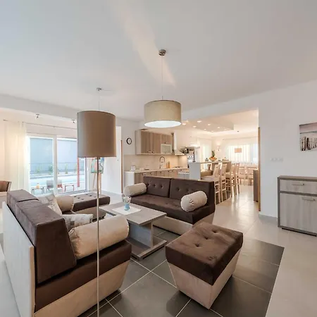 Deluxe Four Bedroom With Sea View And Private Pool 5 Debeljak