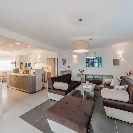 Deluxe Four Bedroom With Sea View And Private Pool 5 * Debeljak