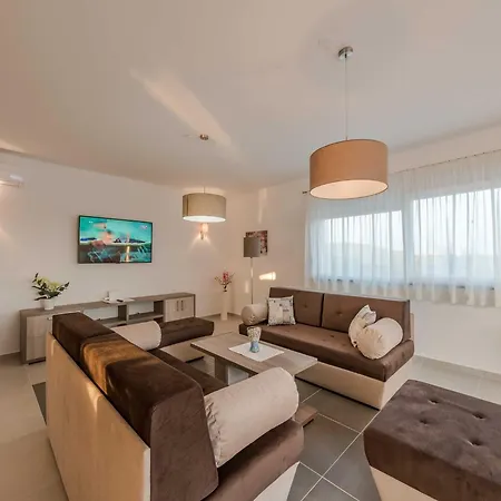 Villa Deluxe Four Bedroom With Sea View And Private Pool 5