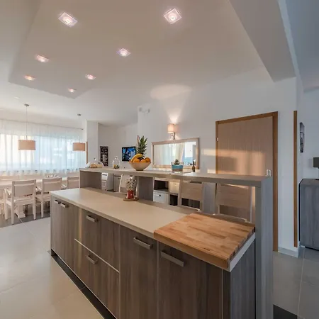 Vila Deluxe Four Bedroom With Sea View And Private Pool 5 *