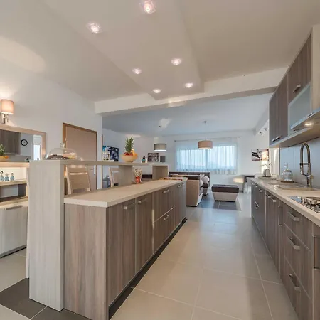 Vila Deluxe Four Bedroom With Sea View And Private Pool 5