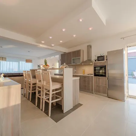 Deluxe Four Bedroom With Sea View And Private Pool 5 Villa *