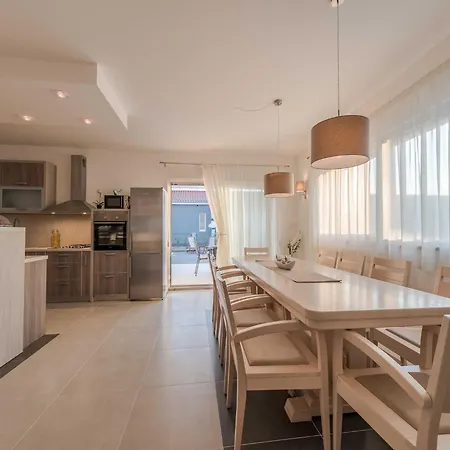 Deluxe Four Bedroom With Sea View And Private Pool 5 Vila Debeljak