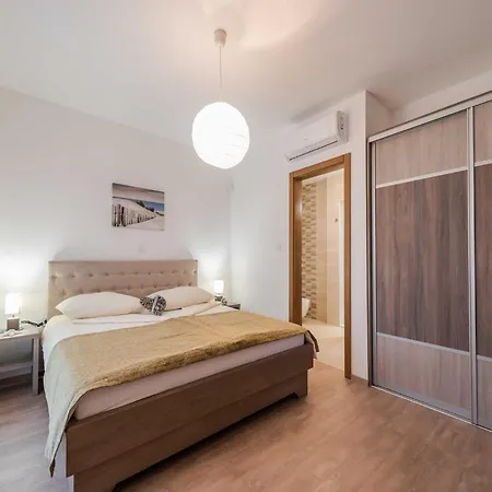 Deluxe Four Bedroom With Sea View And Private Pool 5 Debeljak