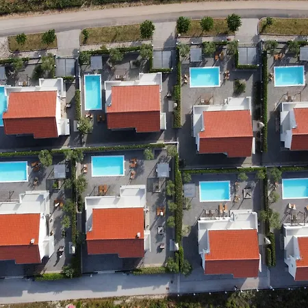 Deluxe Four Bedroom With Sea View And Private Pool 5 *