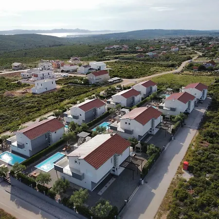 Deluxe Four Bedroom With Sea View And Private Pool 5
