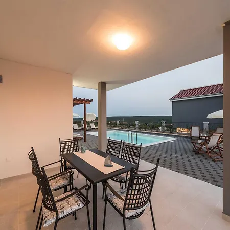 Deluxe Four Bedroom With Sea View And Private Pool 5 Debeljak