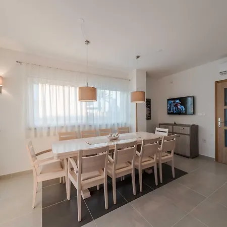 Deluxe Four Bedroom With Sea View And Private Pool 5 *