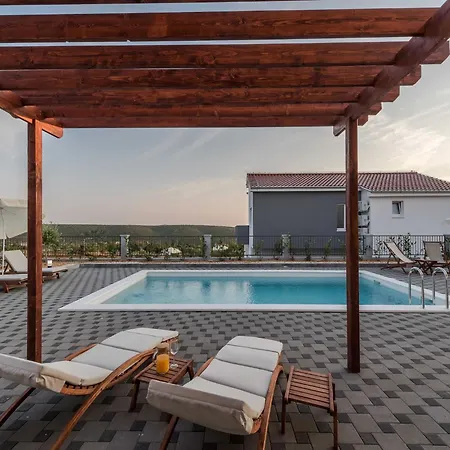 Deluxe Four Bedroom With Sea View And Private Pool 5 Villa