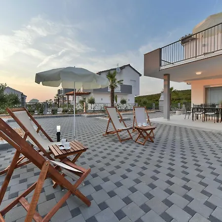 Deluxe Four Bedroom With Sea View And Private Pool 5 *