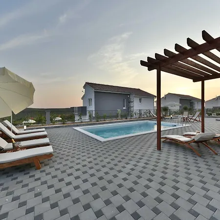Deluxe Four Bedroom With Sea View And Private Pool 5 Debeljak