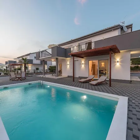 Vila Deluxe Four Bedroom With Sea View And Private Pool 5 *