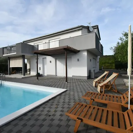 Deluxe Four Bedroom With Sea View And Private Pool 5 * Debeljak