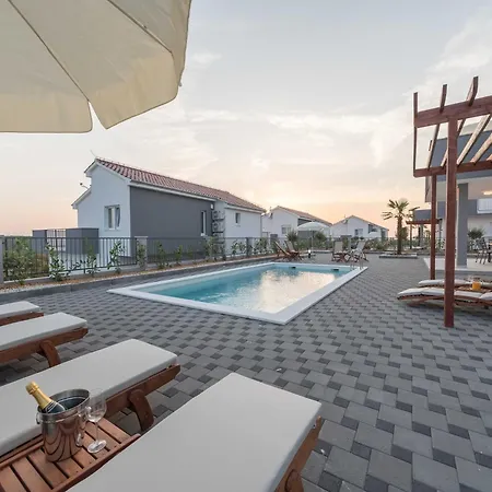 Villa Deluxe Four Bedroom With Sea View And Private Pool 5 Debeljak