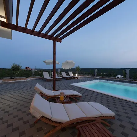 Deluxe Four Bedroom With Sea View And Private Pool 5 Villa