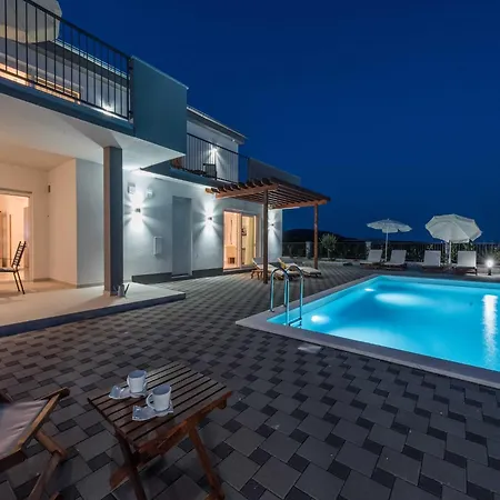 Deluxe Four Bedroom With Sea View And Private Pool 5 Vila