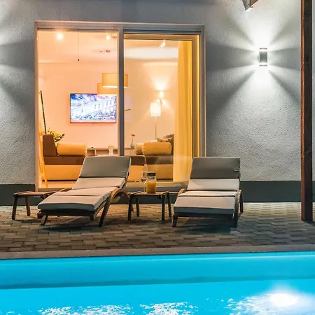 Deluxe Four Bedroom With Sea View And Private Pool 5 Vila *