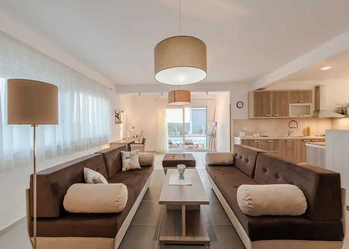 Deluxe Four Bedroom With Sea View And Private Pool 5 * Debeljak