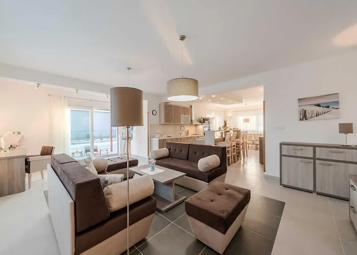 Deluxe Four Bedroom With Sea View And Private Pool 5 Debeljak