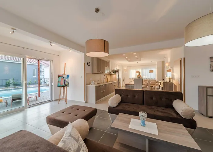 Deluxe Four Bedroom With Sea View And Private Pool 5 * Debeljak