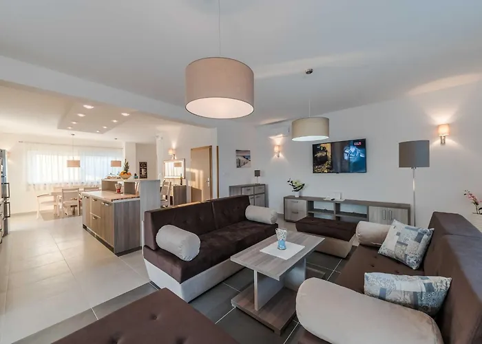 וילה Deluxe Four Bedroom With Sea View And Private Pool 5 Debeljak