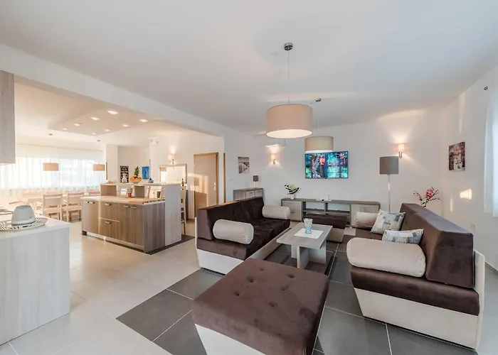 Deluxe Four Bedroom With Sea View And Private Pool 5 * Debeljak