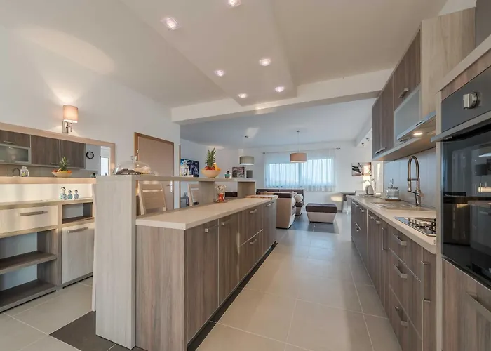 וילה Deluxe Four Bedroom With Sea View And Private Pool 5