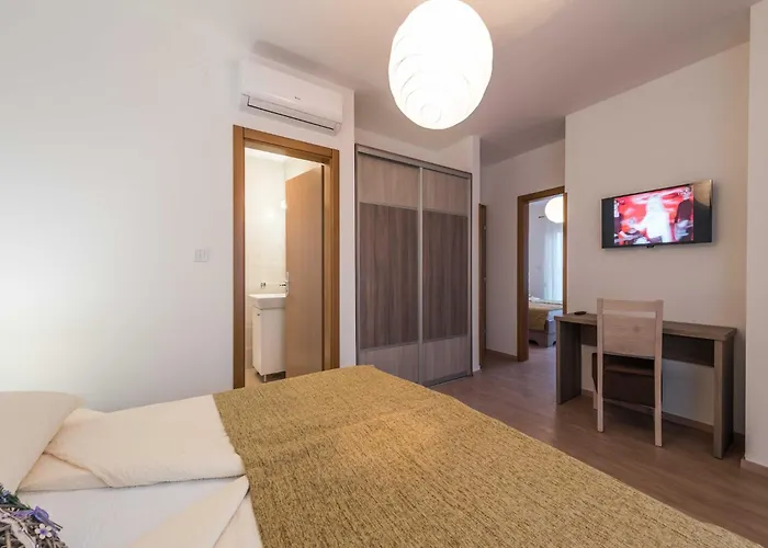 Deluxe Four Bedroom With Sea View And Private Pool 5 Debeljak