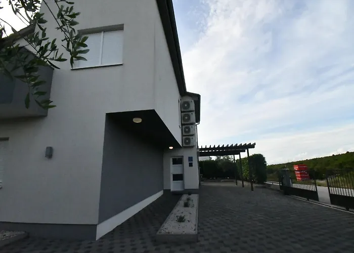 Deluxe Four Bedroom With Sea View And Private Pool 5 וילה *