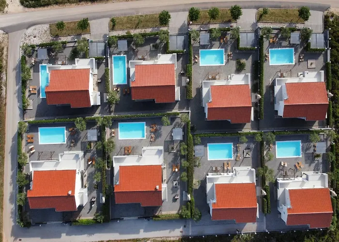 Deluxe Four Bedroom With Sea View And Private Pool 5 *