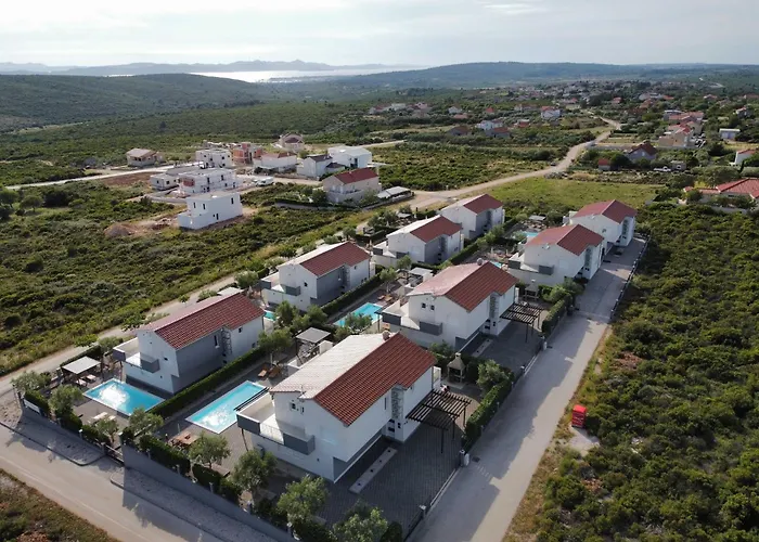 Deluxe Four Bedroom With Sea View And Private Pool 5