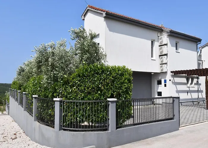 Deluxe Four Bedroom With Sea View And Private Pool 5 וילה