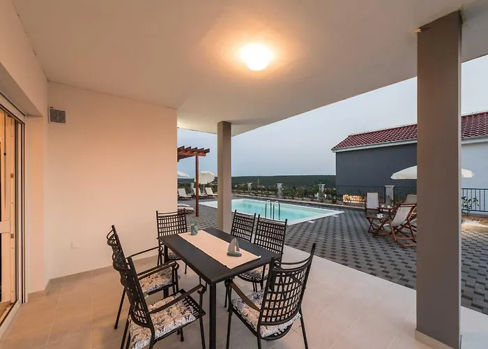 Deluxe Four Bedroom With Sea View And Private Pool 5 Debeljak