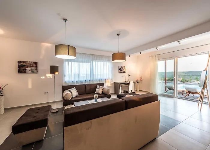 Deluxe Four Bedroom With Sea View And Private Pool 5 *