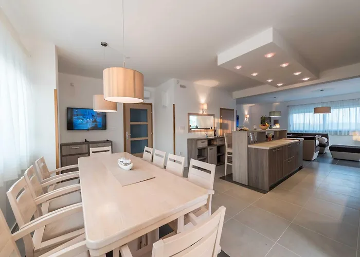 וילה Deluxe Four Bedroom With Sea View And Private Pool 5 *