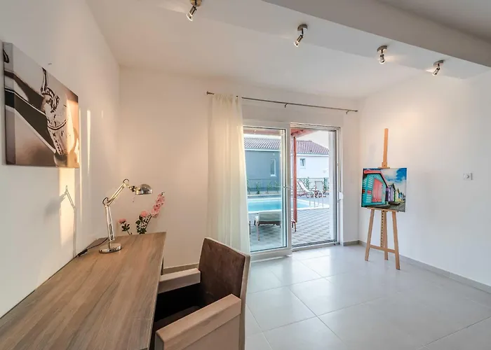 Deluxe Four Bedroom With Sea View And Private Pool 5 Debeljak