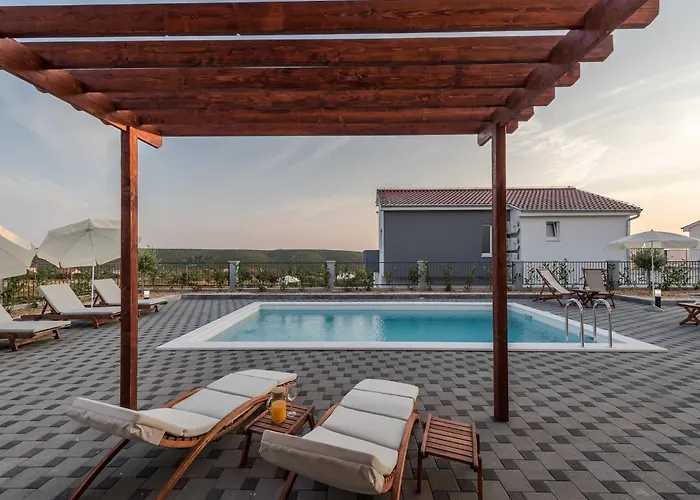 Deluxe Four Bedroom With Sea View And Private Pool 5 וילה