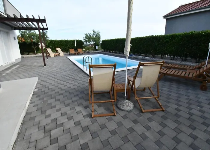Deluxe Four Bedroom With Sea View And Private Pool 5 וילה