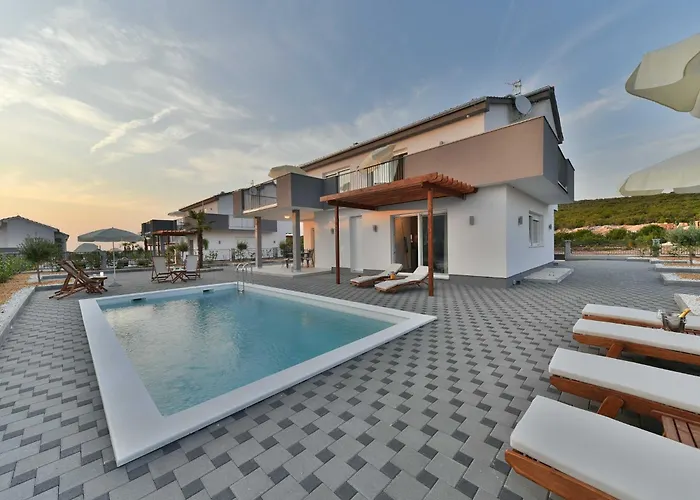 Deluxe Four Bedroom With Sea View And Private Pool 5 וילה *