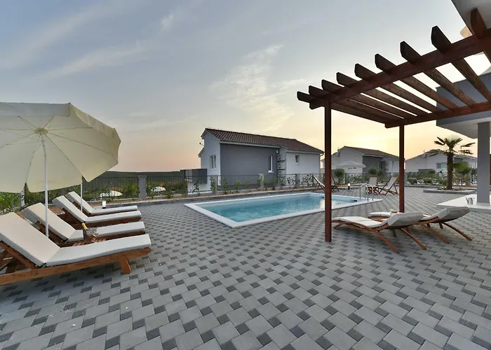 Deluxe Four Bedroom With Sea View And Private Pool 5 Debeljak