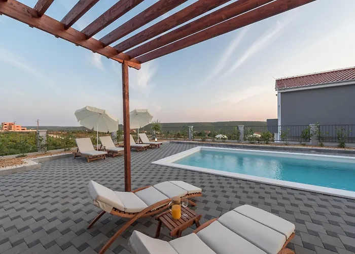 Deluxe Four Bedroom With Sea View And Private Pool 5 Debeljak